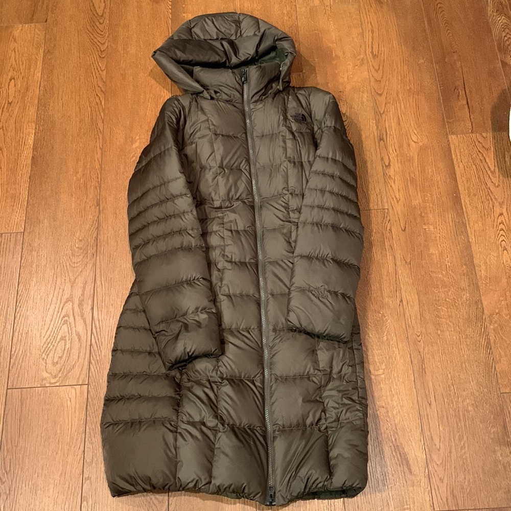 North Face 550 jacket with detachable hood